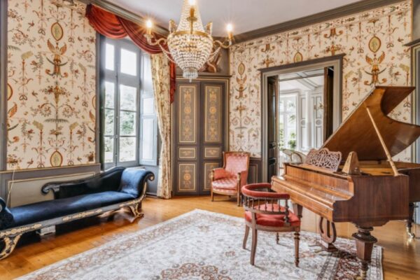 music room at chateau de vezins