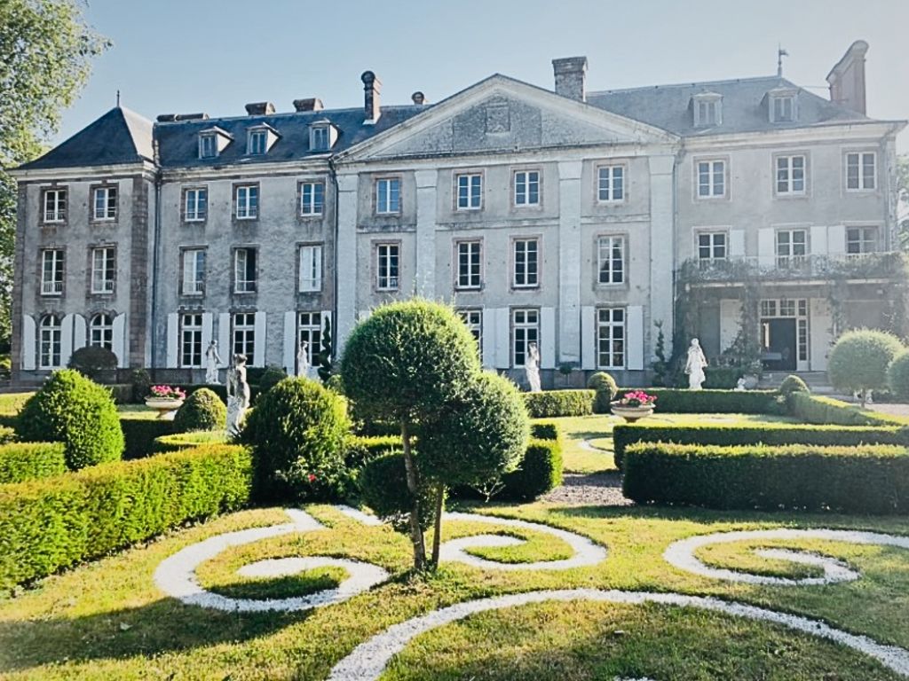 chateau de vezins and private gardens