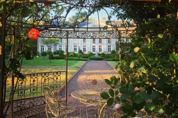 The perfect family getaway! Linda, John, and their loved ones enjoyed an unforgettable week at Château de Vezins, where the stunning surroundings, family-friendly amenities, and luxurious details made their stay truly magical.