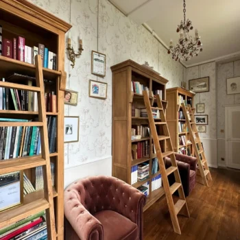 Library with book cases and lounging area