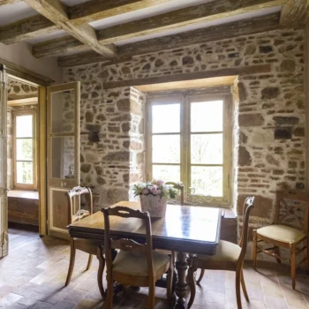 2nd floor dinning area